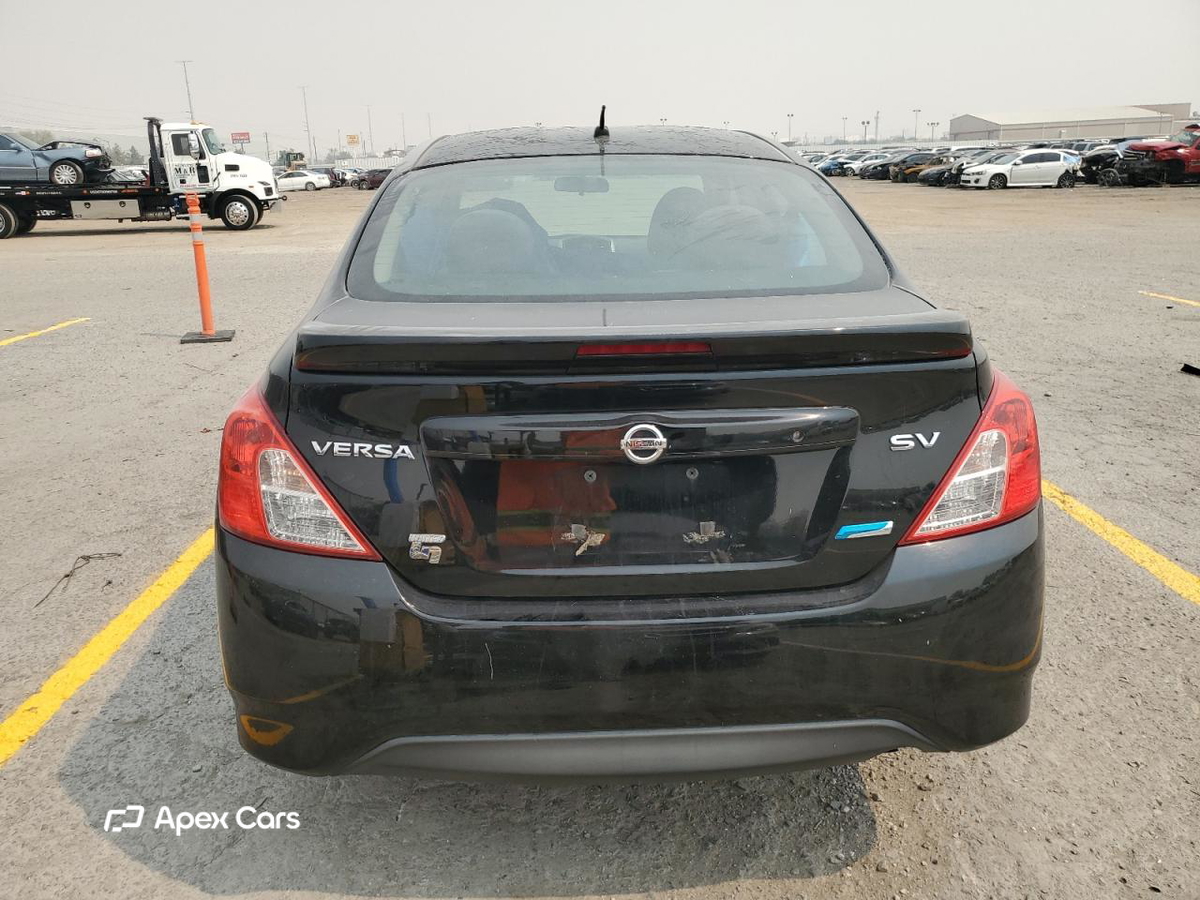 Nissan Versa 2015