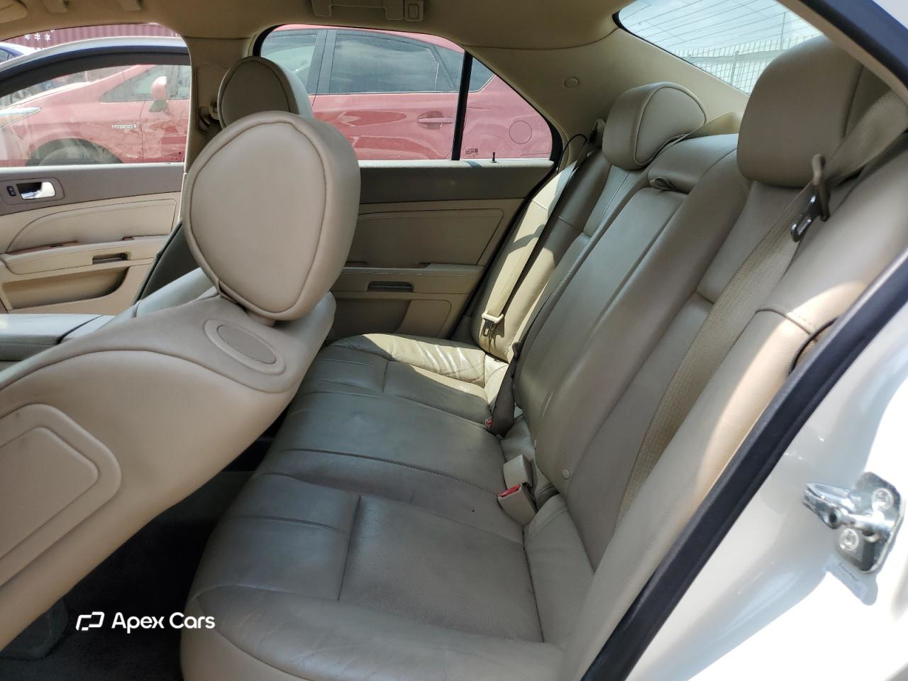 Cadillac STS 2011