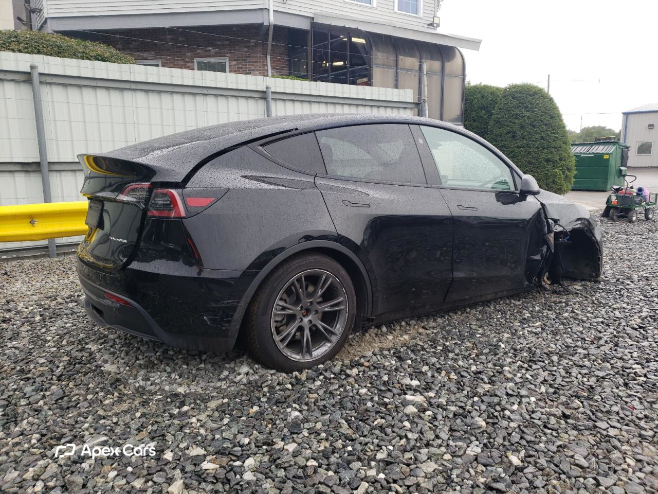 Tesla Model Y 2025