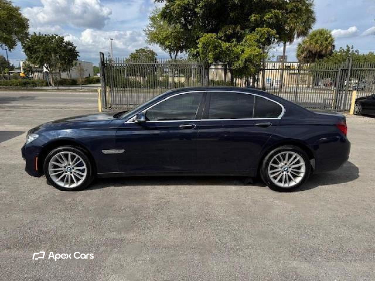 BMW Series 7 2015