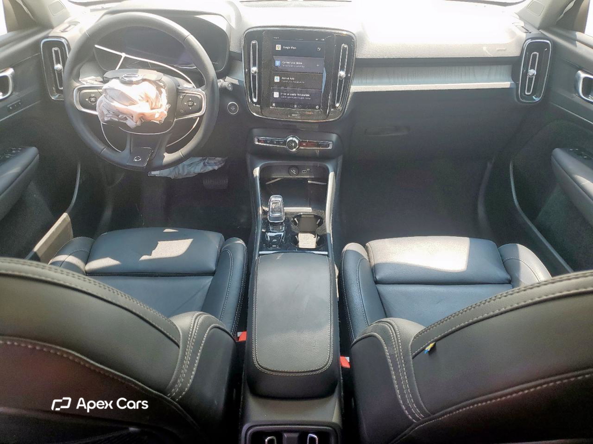Volvo XC40 2025
