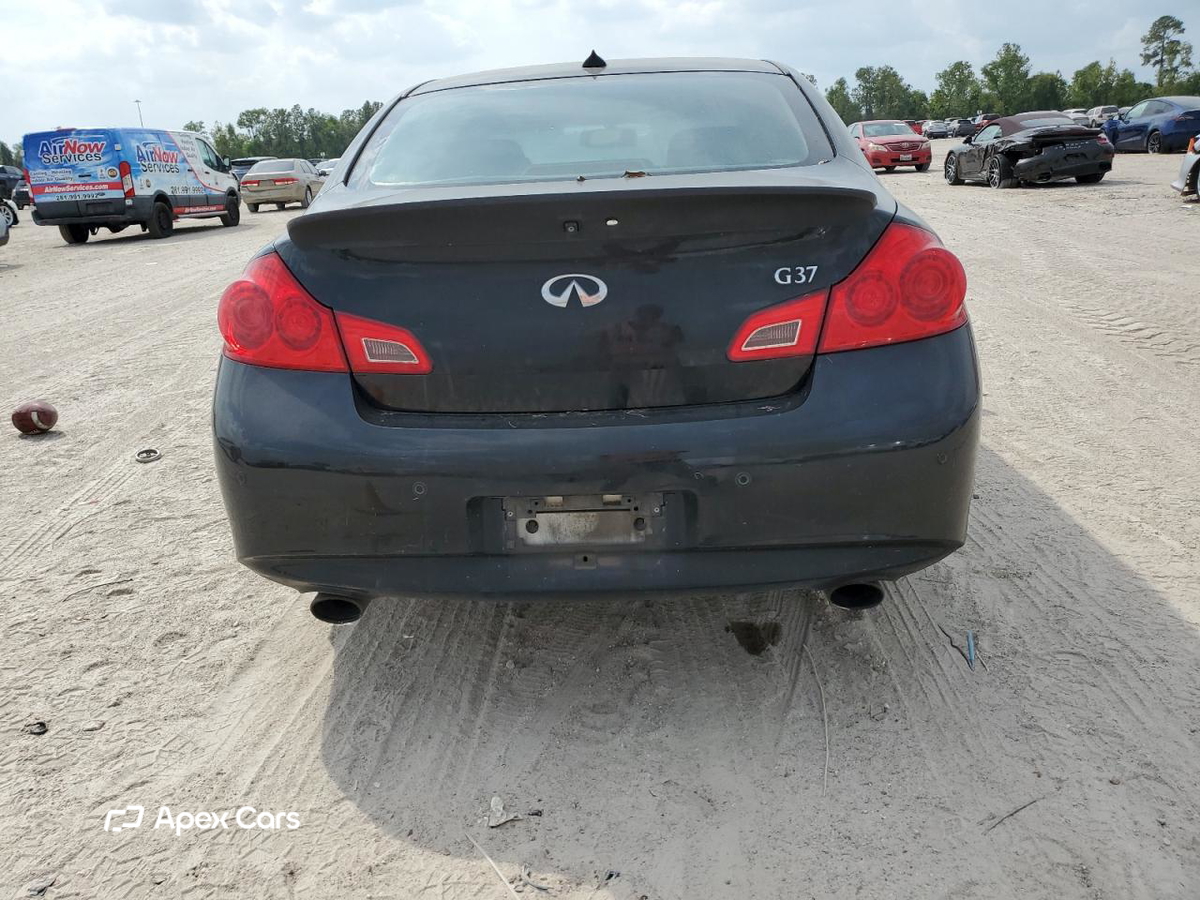Infiniti G 2011