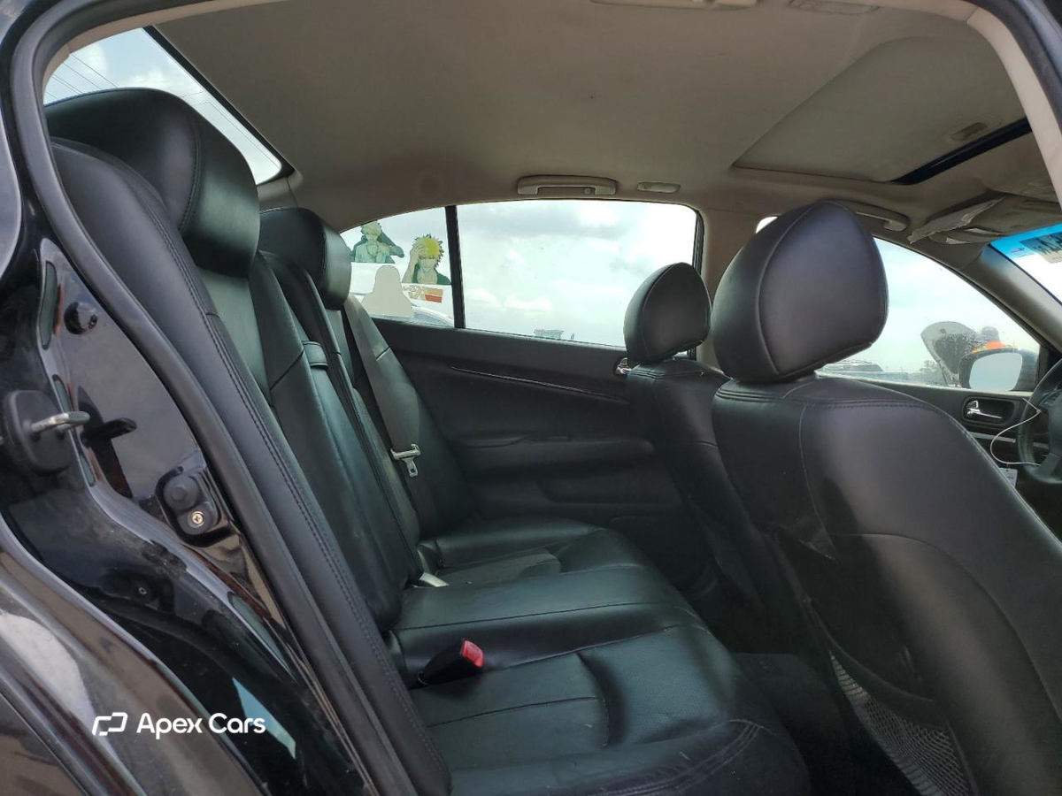 Infiniti G 2011