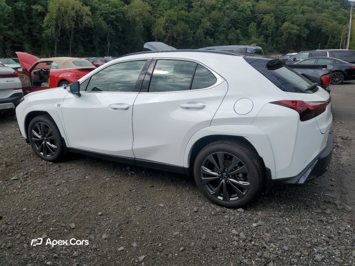 Lexus UX 2025