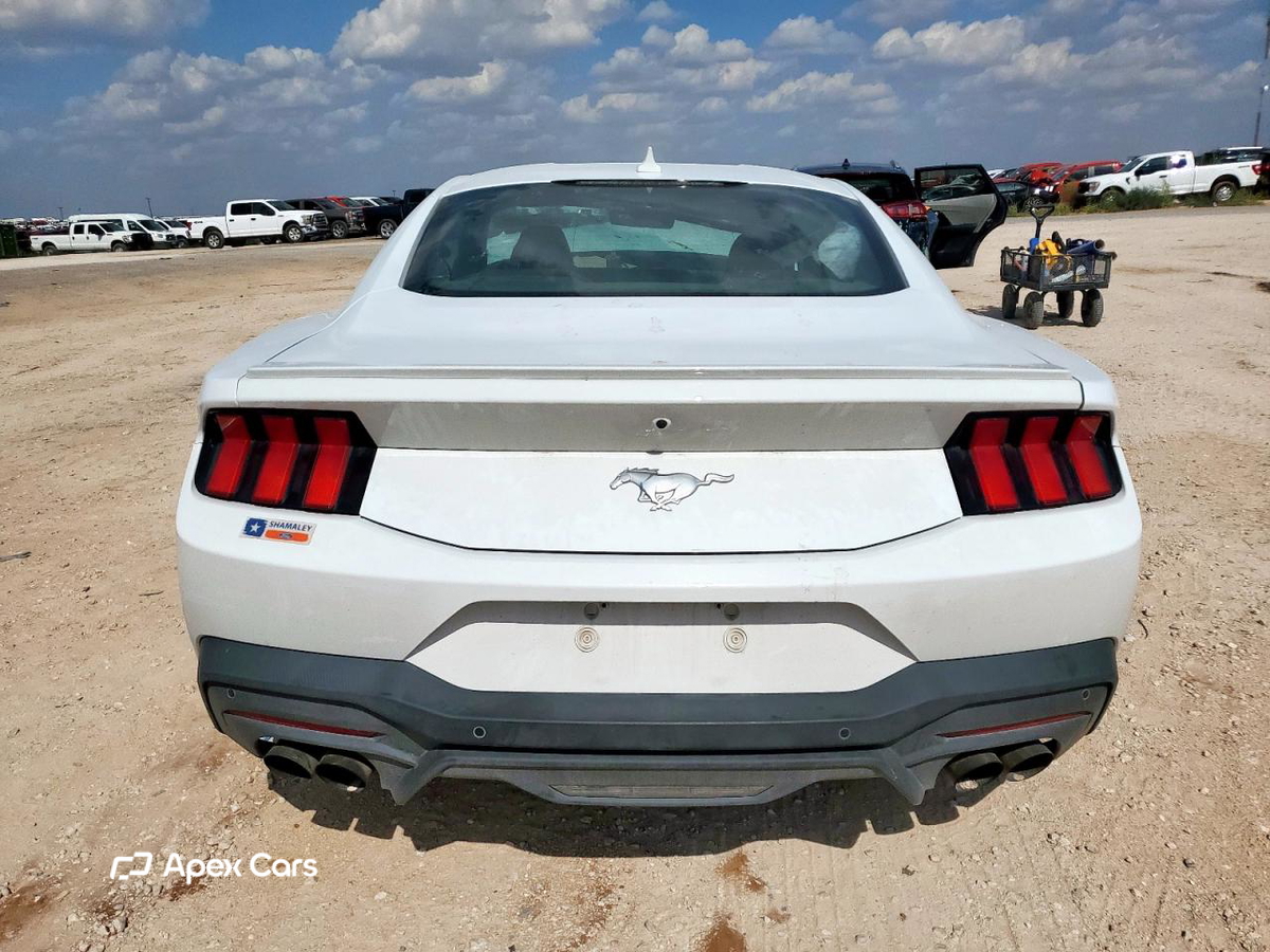 Ford Mustang 2024