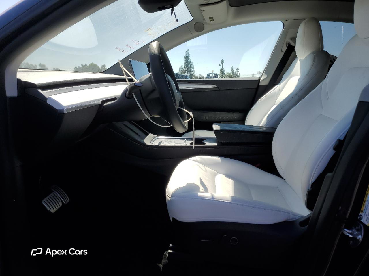 Tesla Model Y 2025