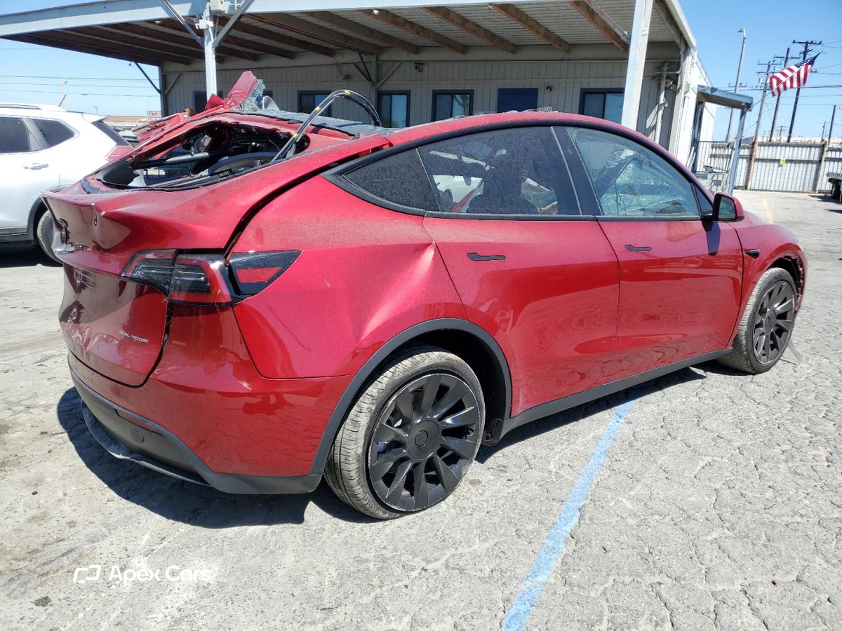 Tesla Model Y 2025