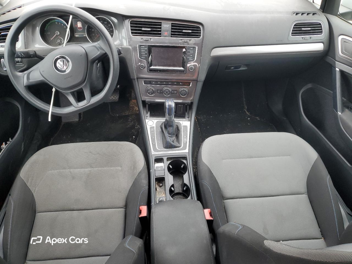 Volkswagen e Golf 2015