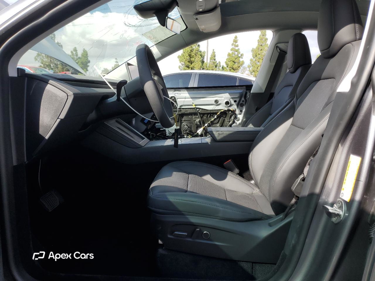 Tesla Model Y 2026