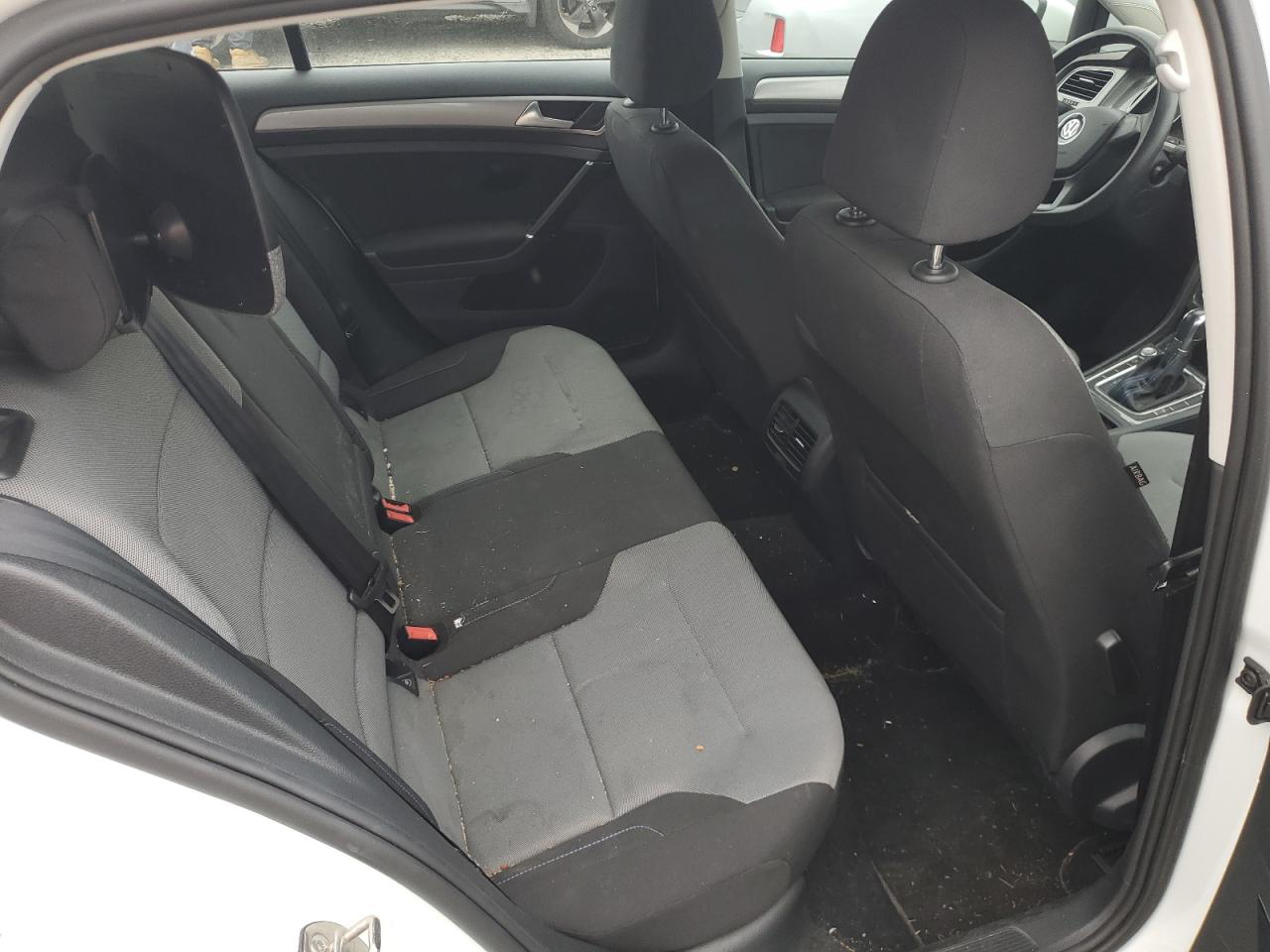 Volkswagen e Golf 2015