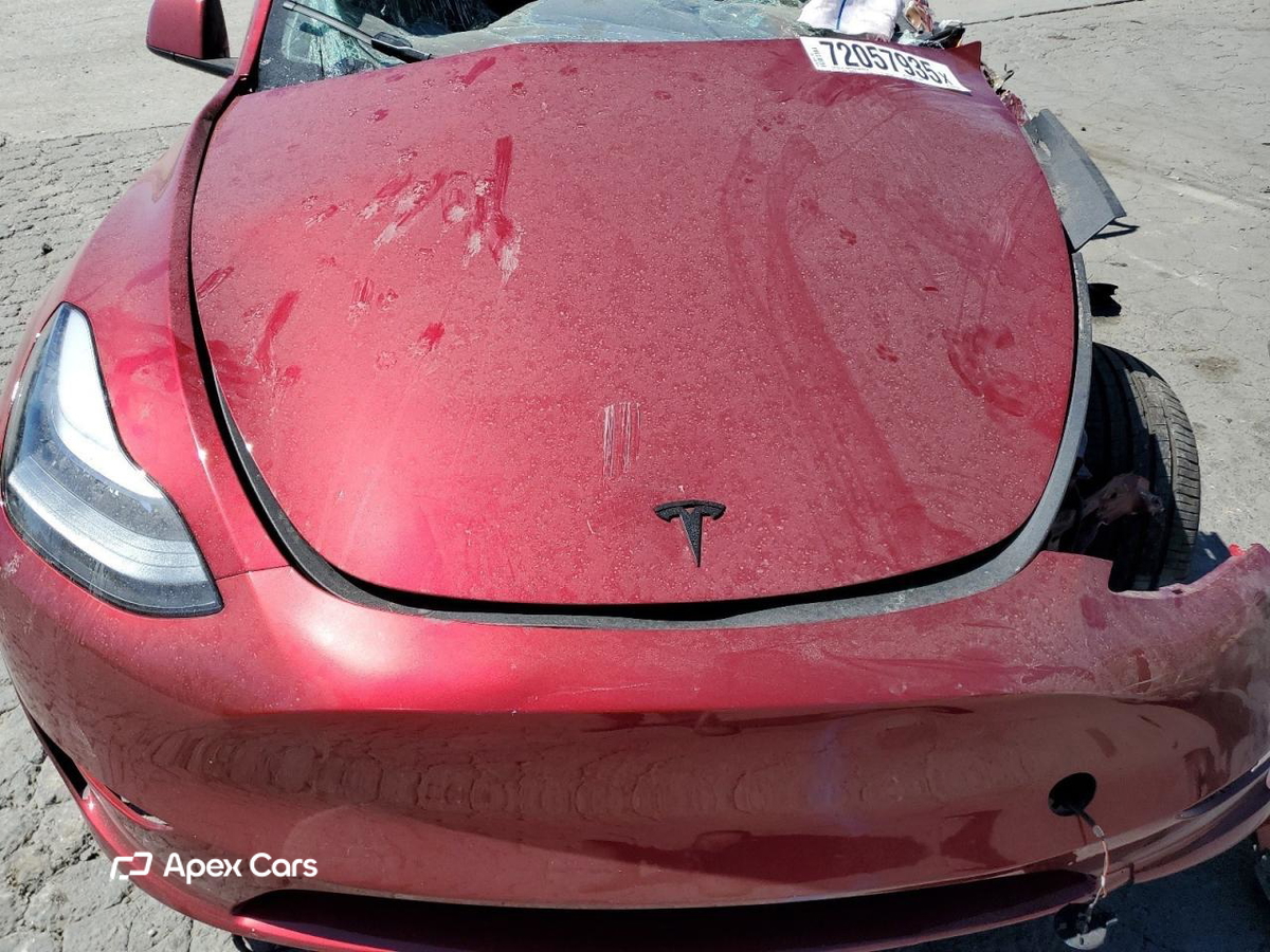 Tesla Model Y 2025