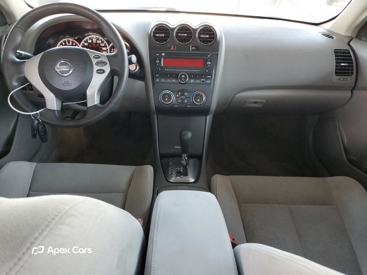 Nissan Altima 2010