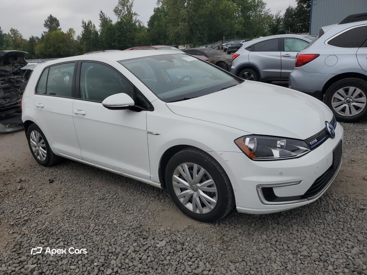 Volkswagen e Golf 2015