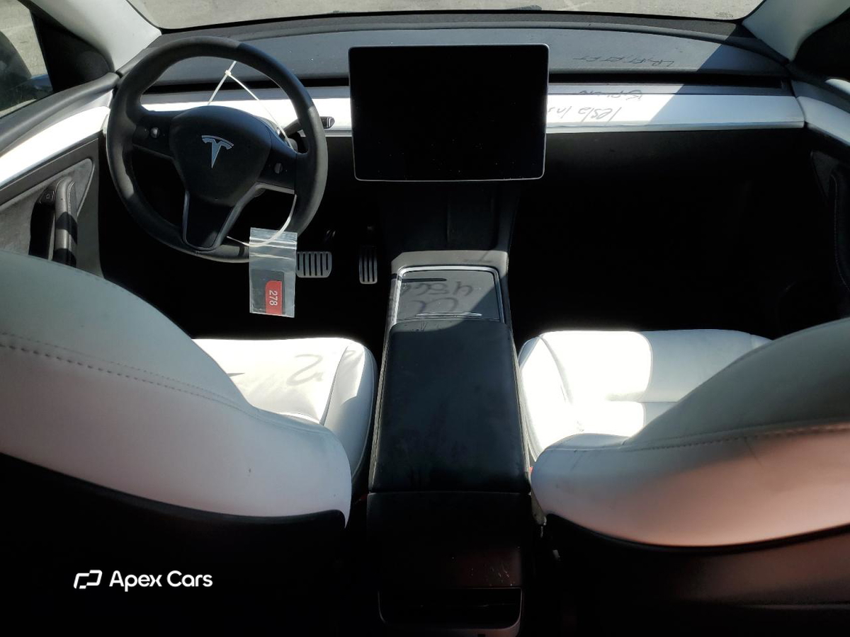 Tesla Model Y 2025