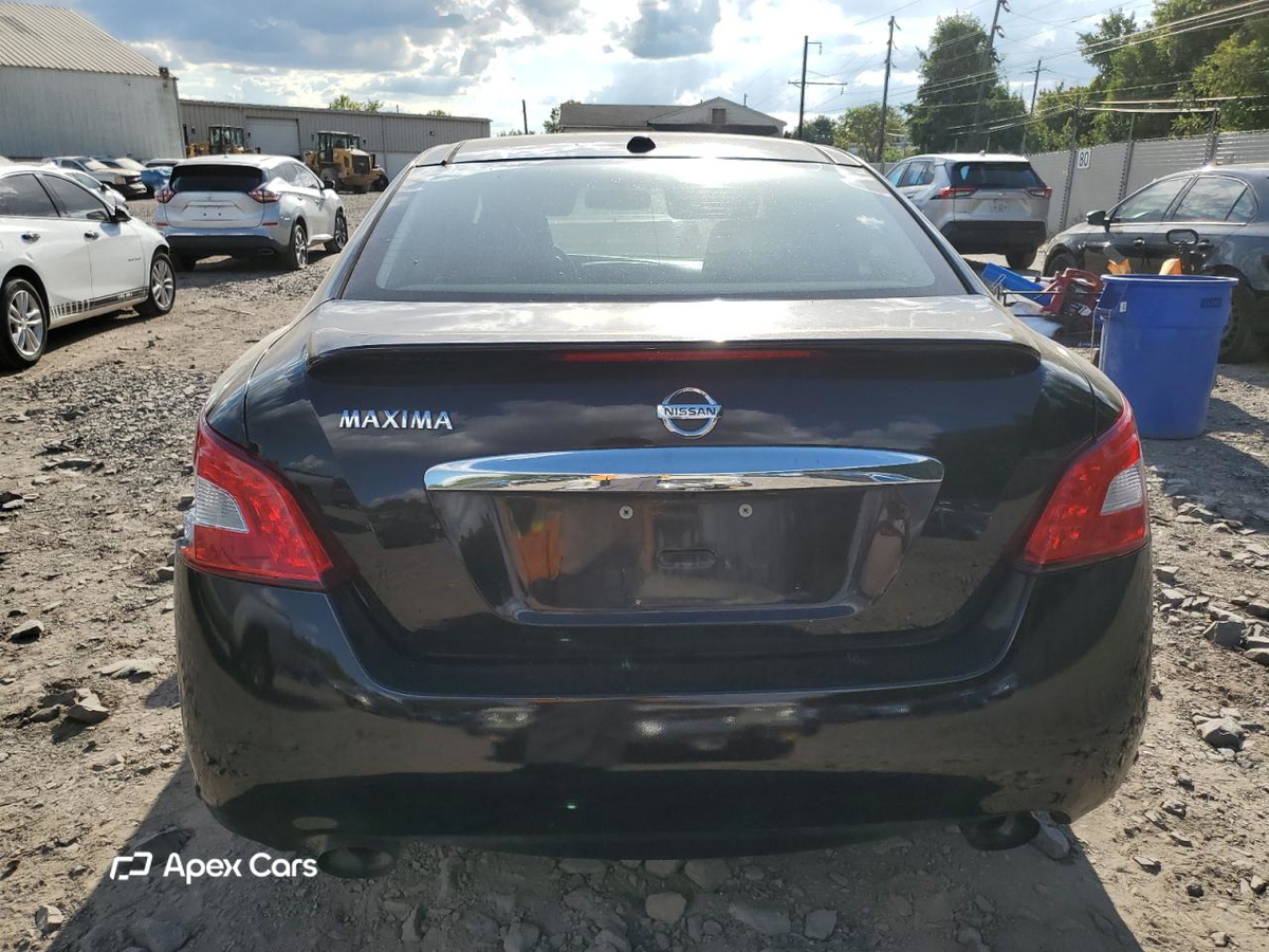 Nissan Maxima 2010