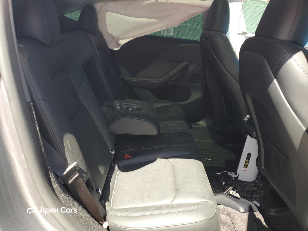 Tesla Model Y 2025