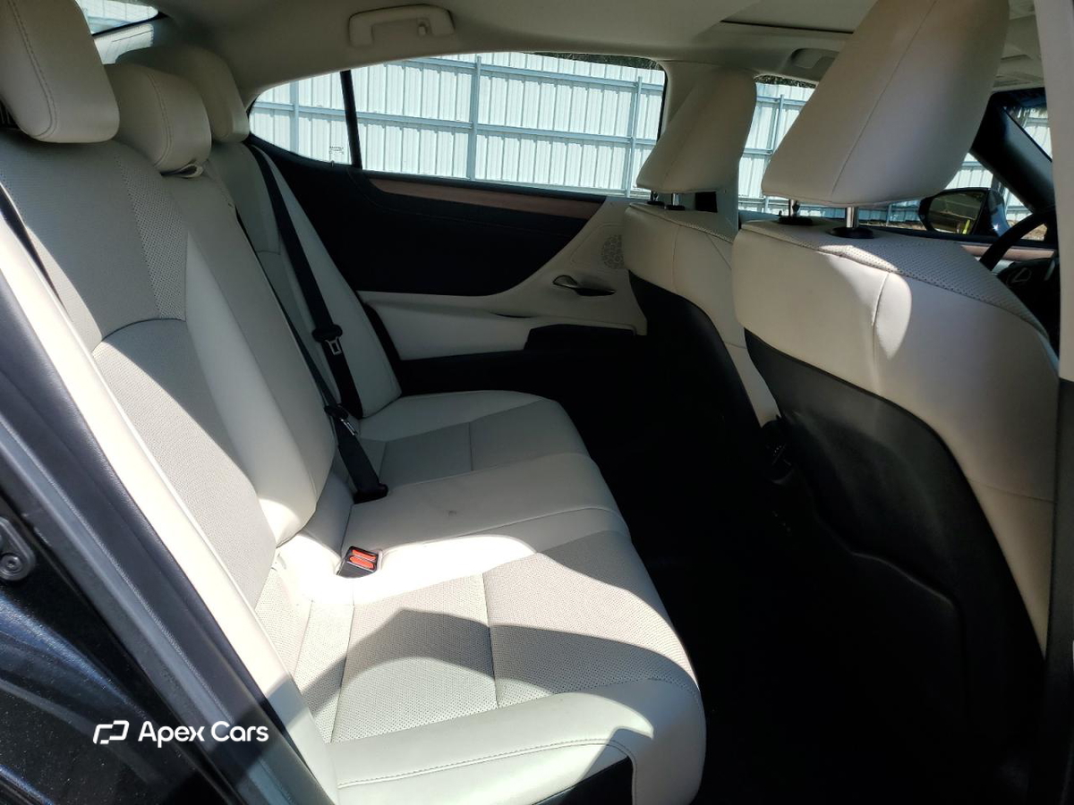 Lexus ES 2025