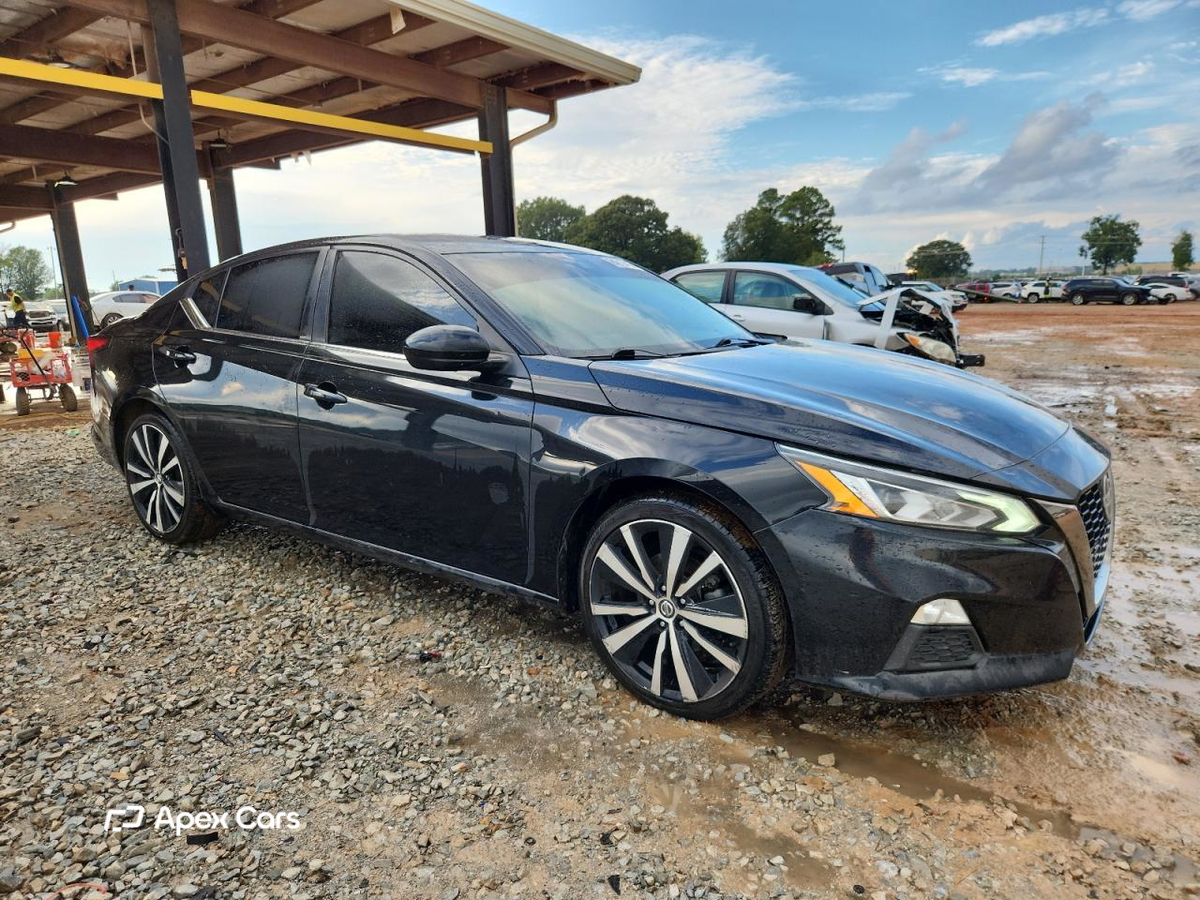 Nissan Altima 2021