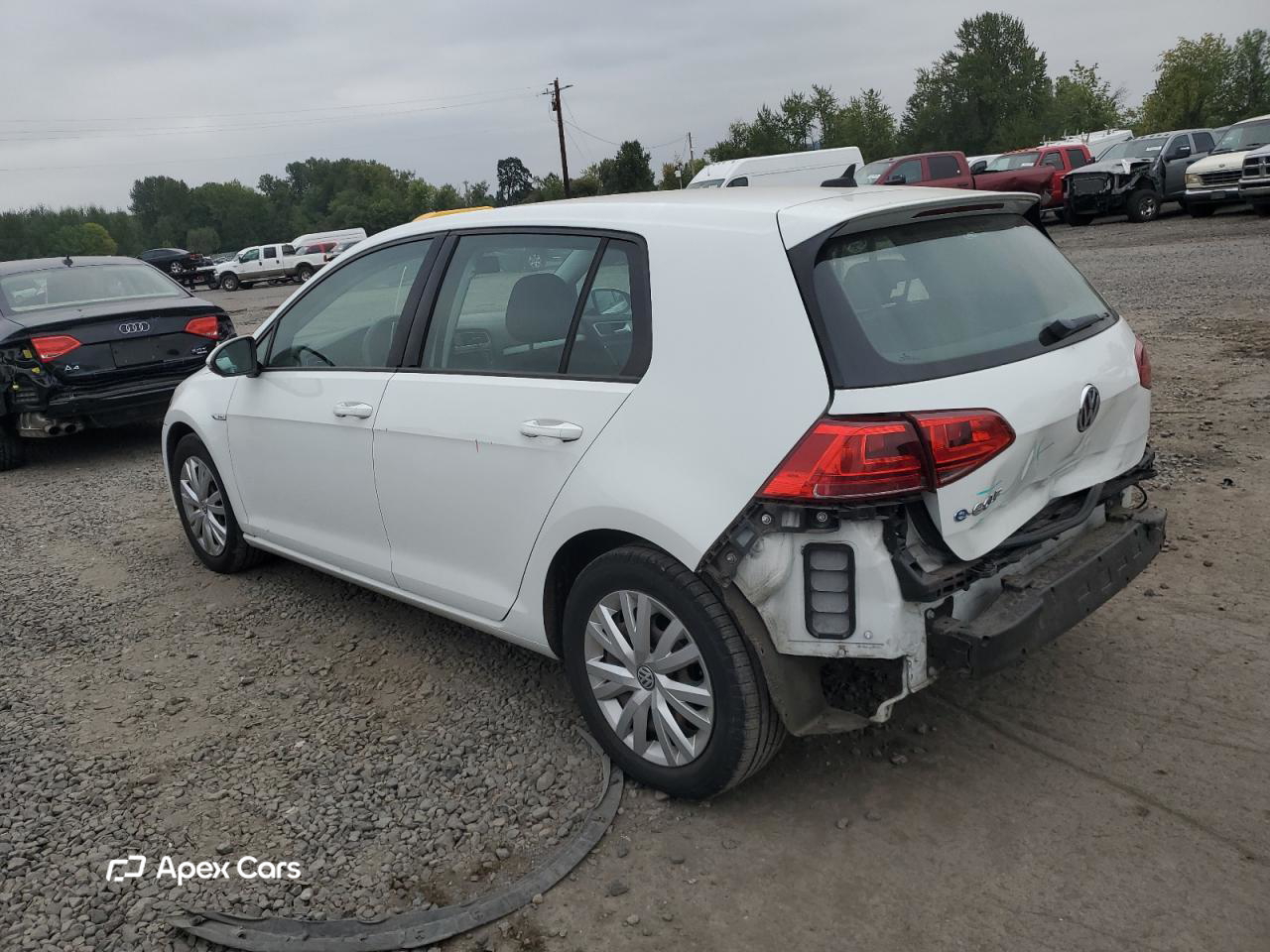 Volkswagen e Golf 2015