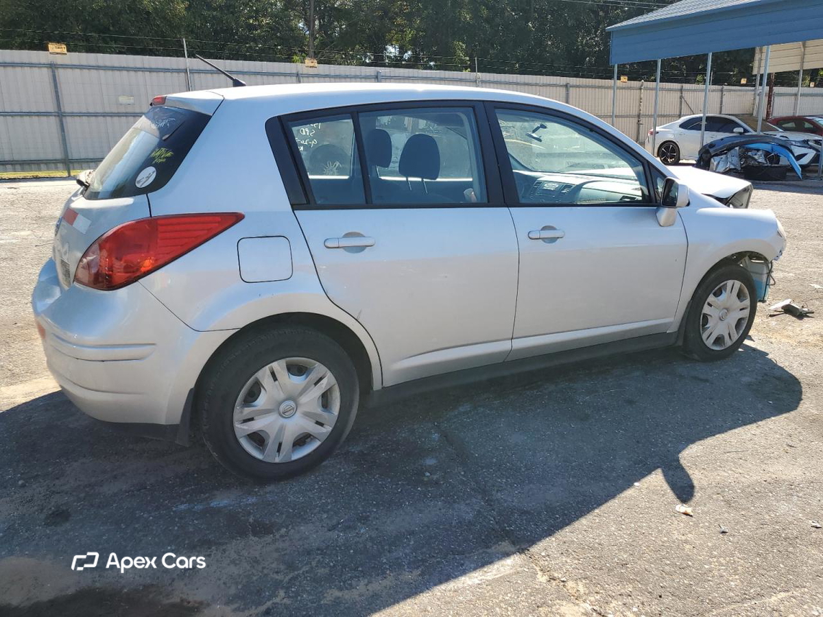 Nissan Versa 2011