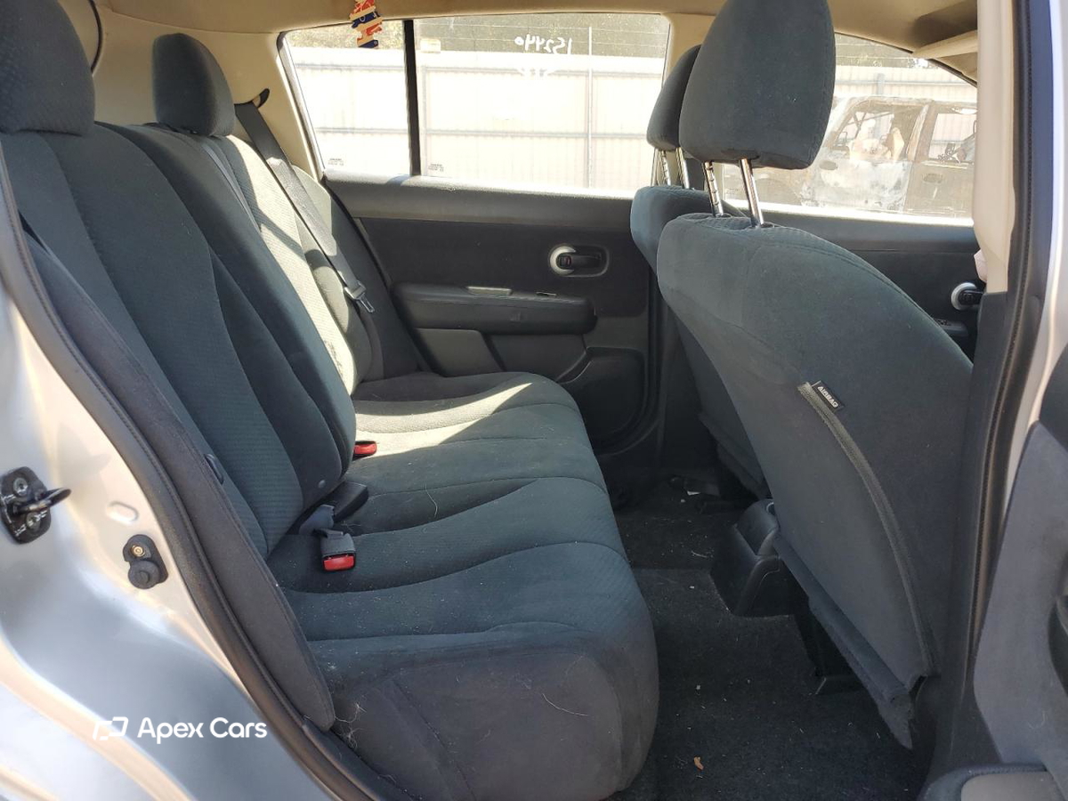 Nissan Versa 2011