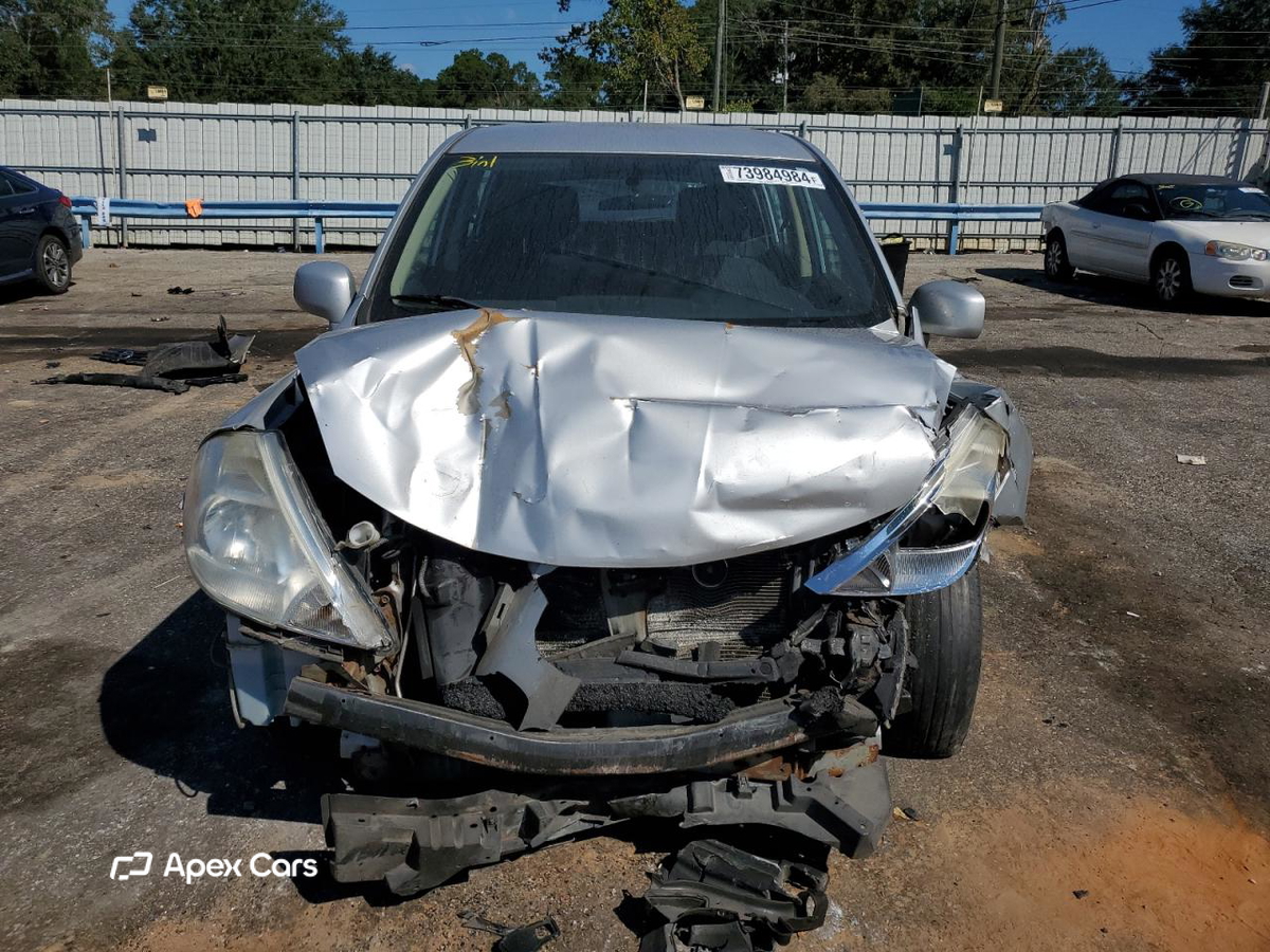 Nissan Versa 2011