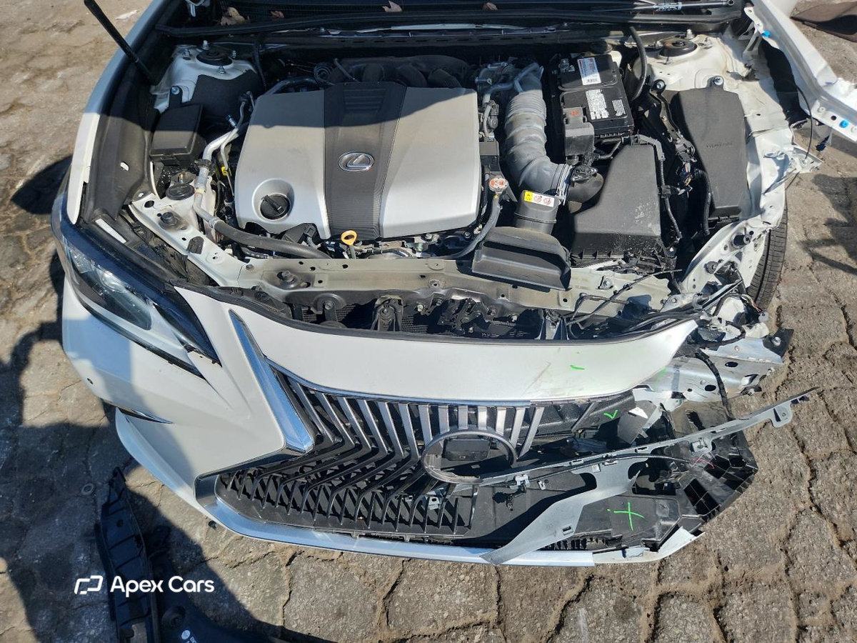 Lexus ES 2021