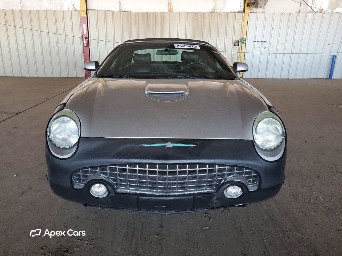 Ford Thunderbird 2004