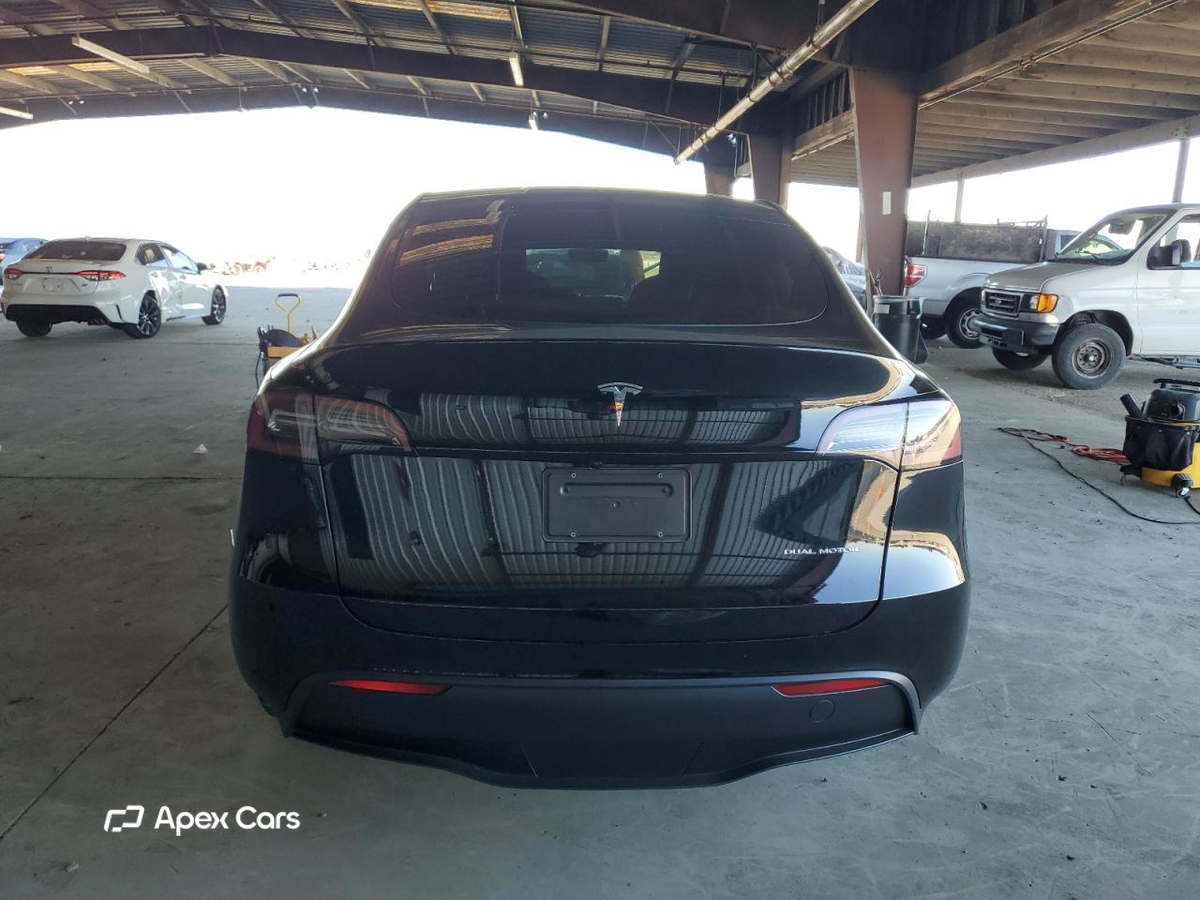 Tesla Model Y 2025