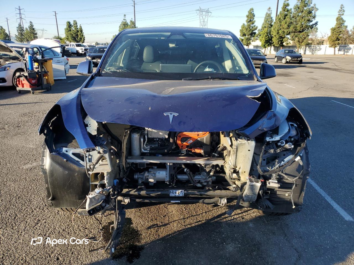 Tesla Model Y 2024