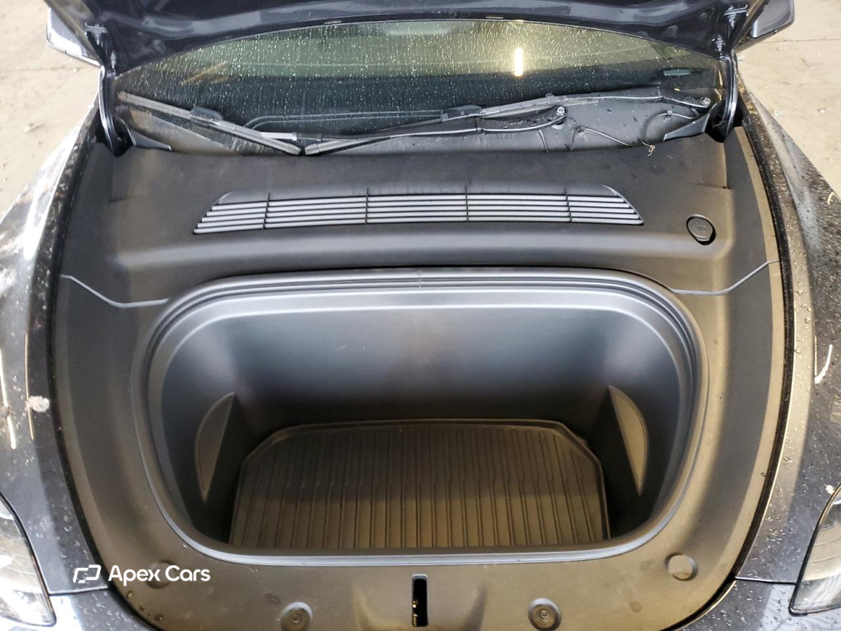 Tesla Model Y 2025