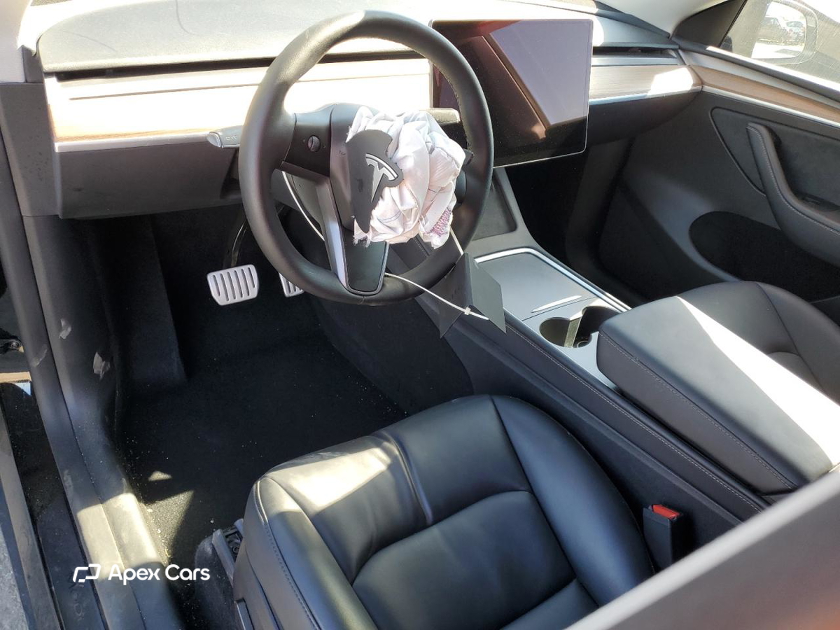 Tesla Model Y 2025