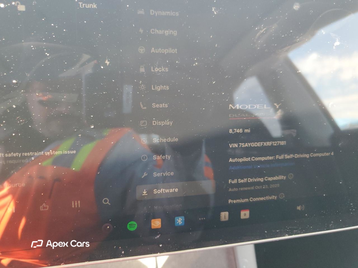 Tesla Model Y 2024
