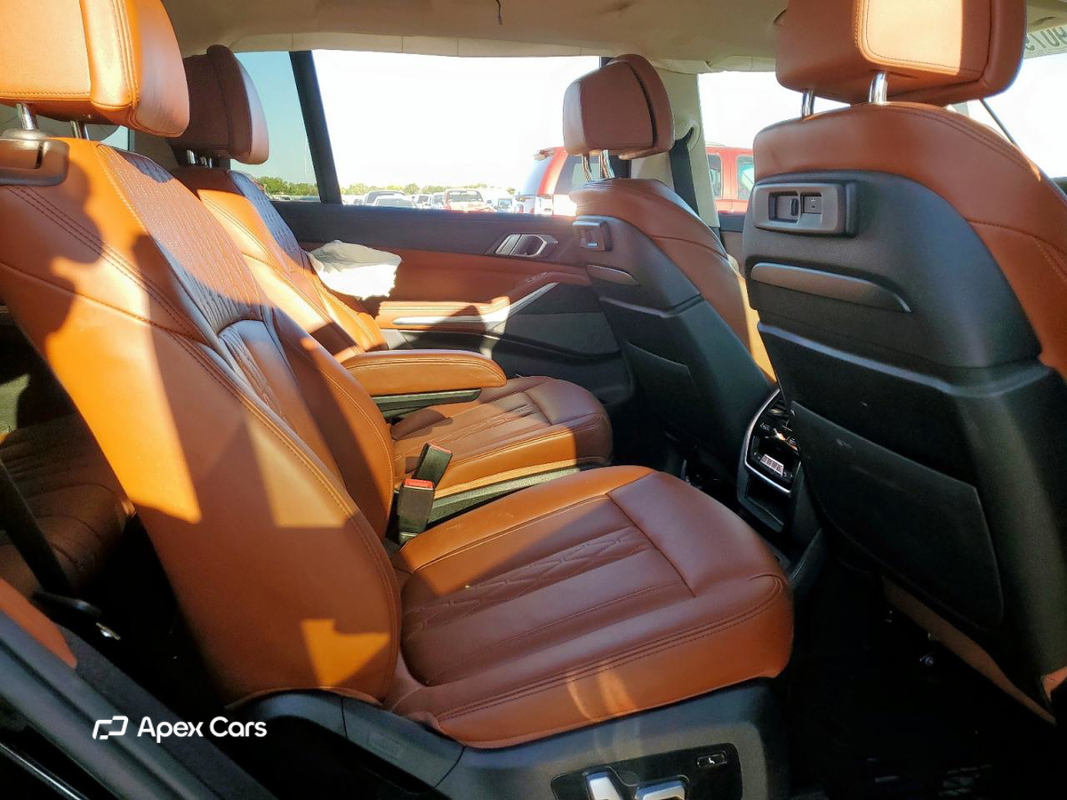 BMW X7 2021