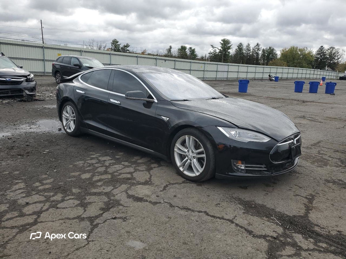 Tesla Model S 2015