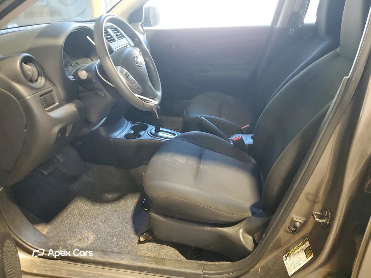 Nissan Versa 2015