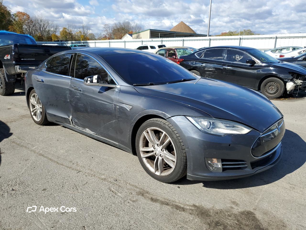 Tesla Model S 2015