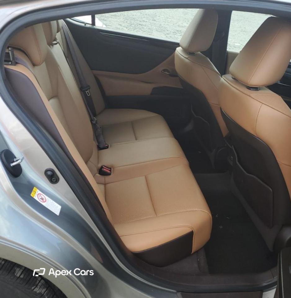 Lexus ES 2019