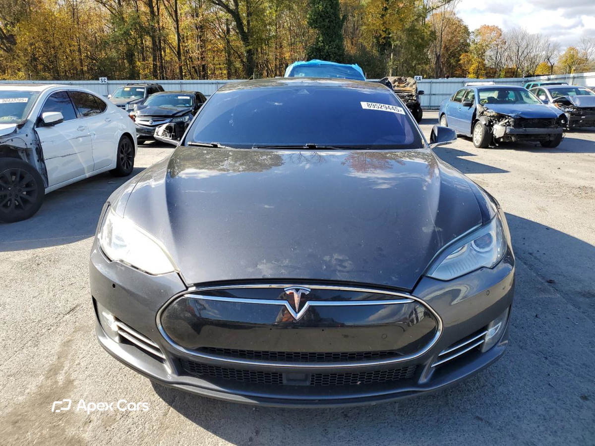 Tesla Model S 2015