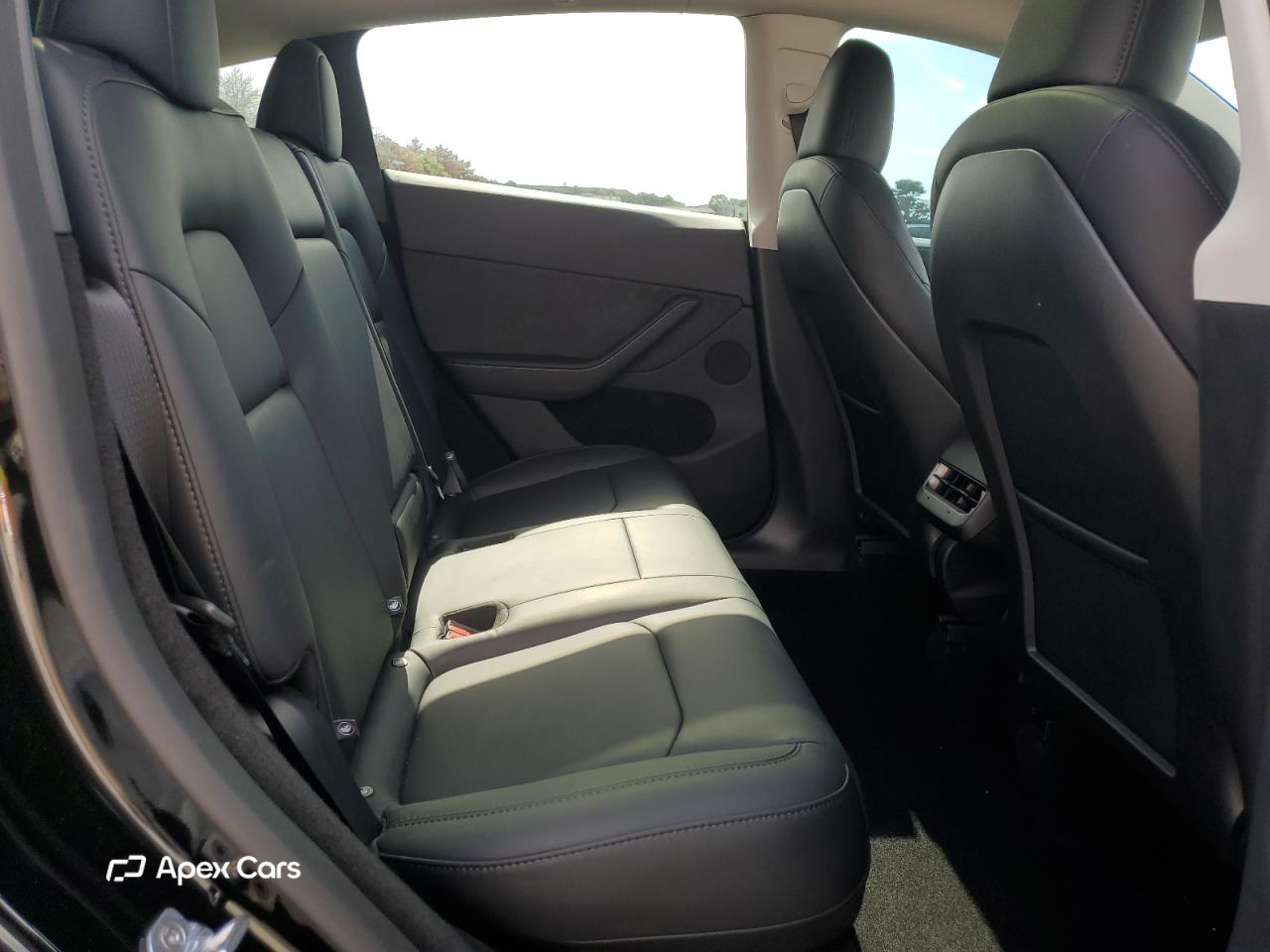 Tesla Model Y 2025
