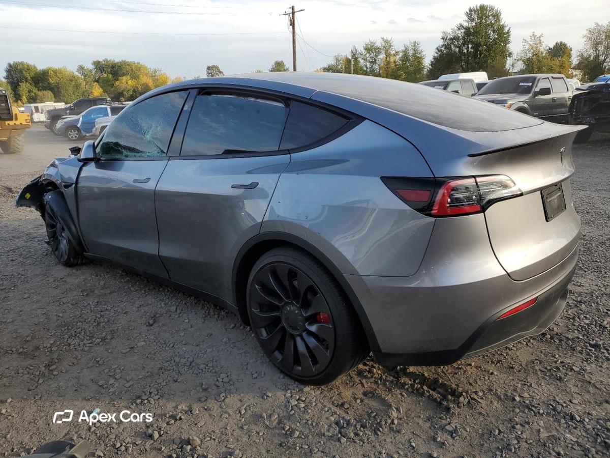 Tesla Model Y 2025