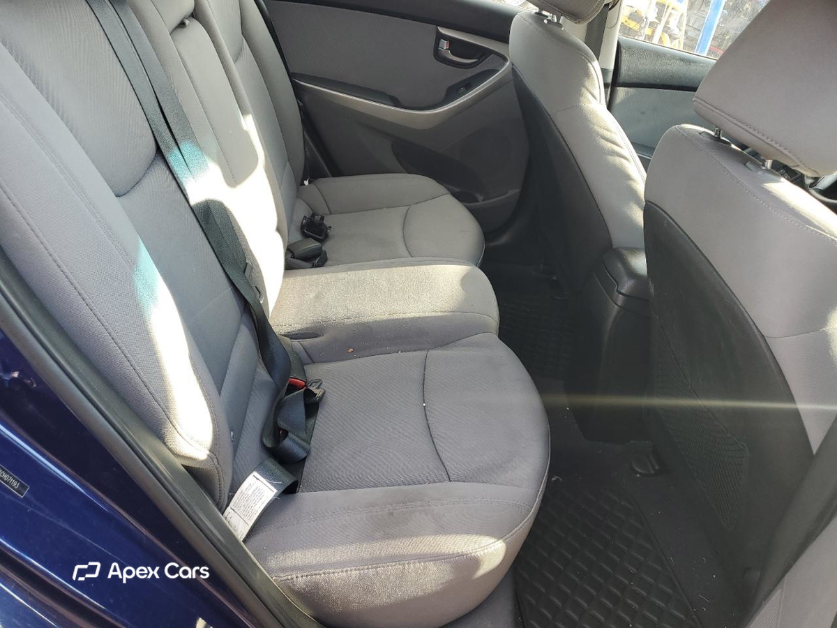 Hyundai Elantra 2012