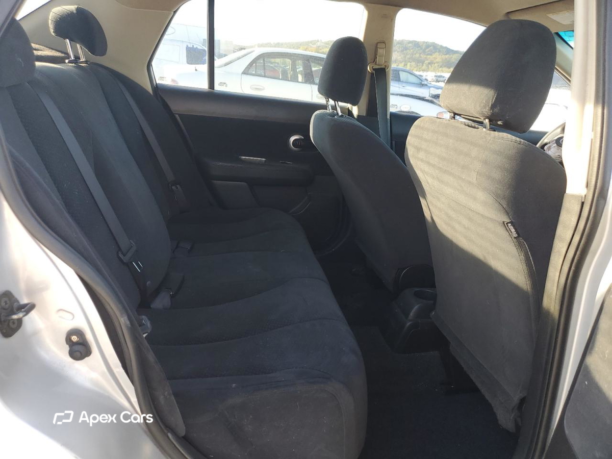 Nissan Versa 2011