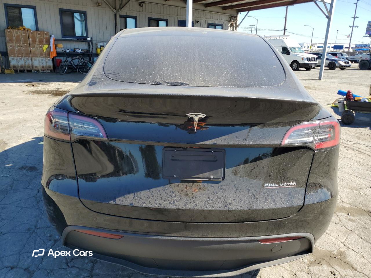 Tesla Model Y 2025