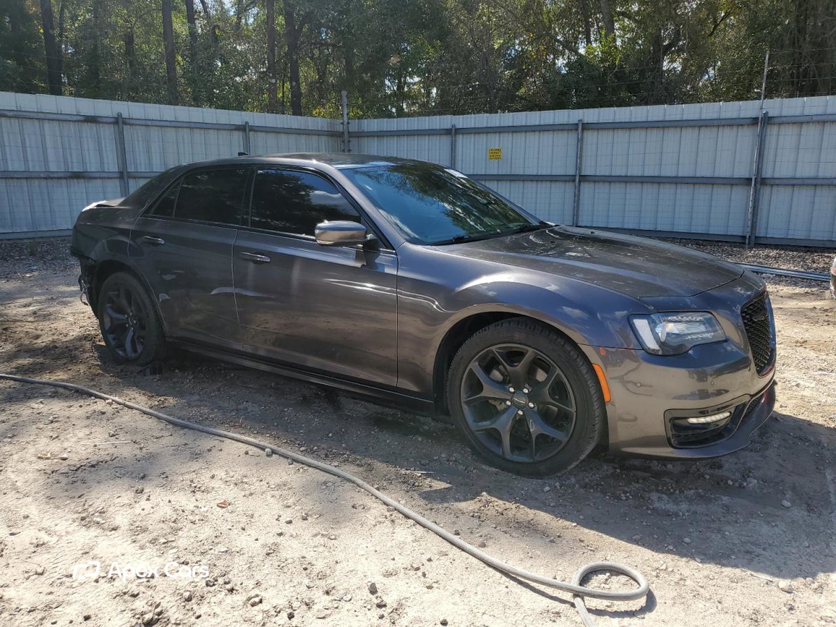 Chrysler 300 2021