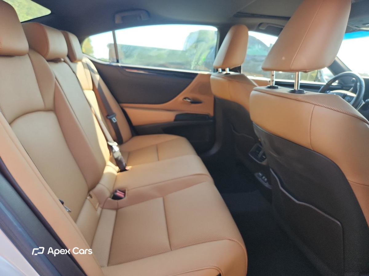 Lexus ES 2021