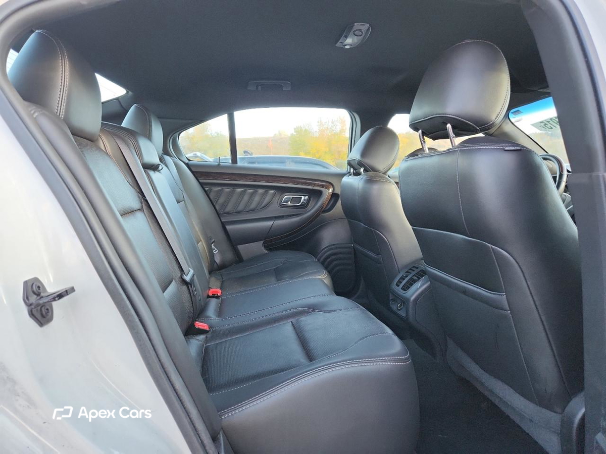 Ford Taurus 2015