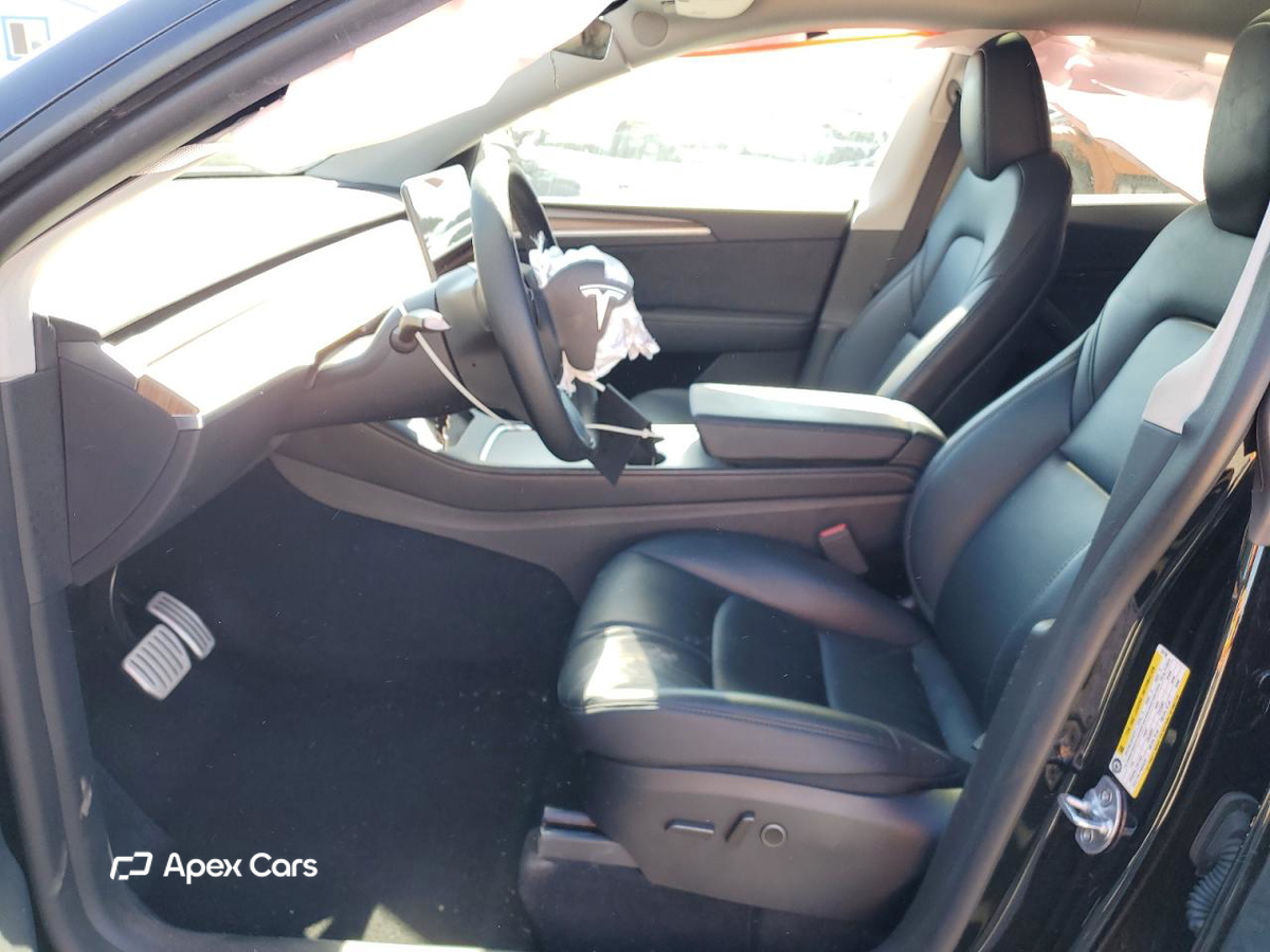 Tesla Model Y 2025