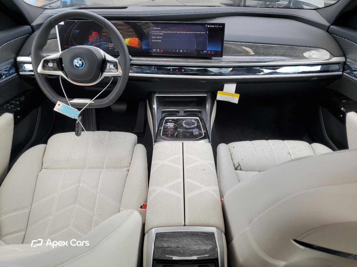 BMW i7 2025
