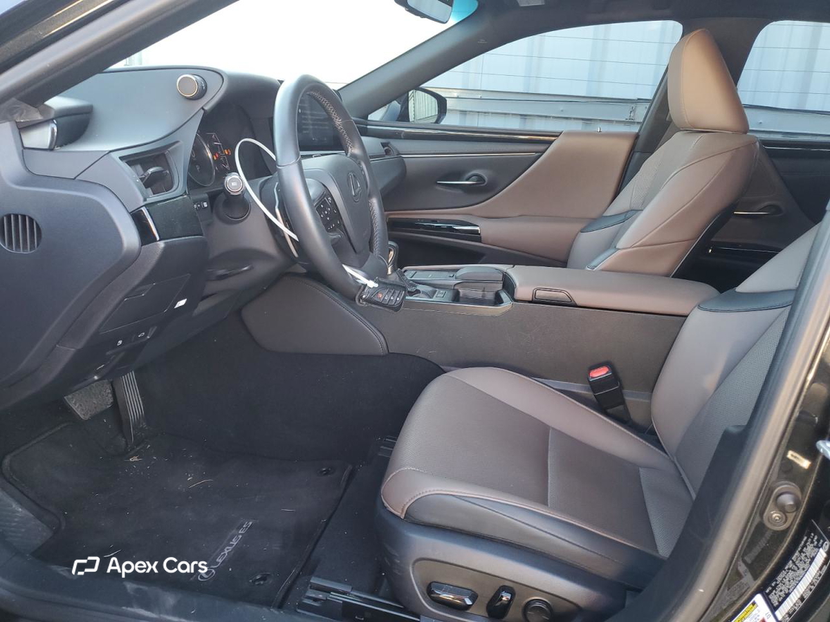 Lexus ES 2022